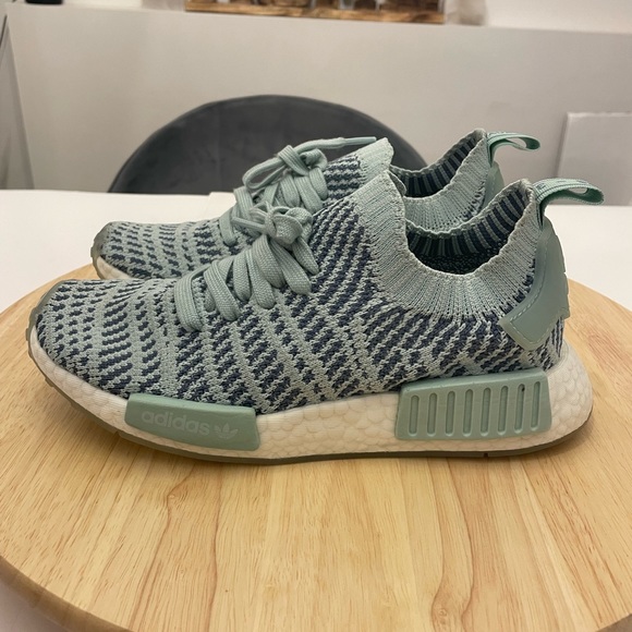 ADIDAS NMD R1 Women’s size US 5 ash green sneakers shoes CQ2031 - Picture 3 of 8